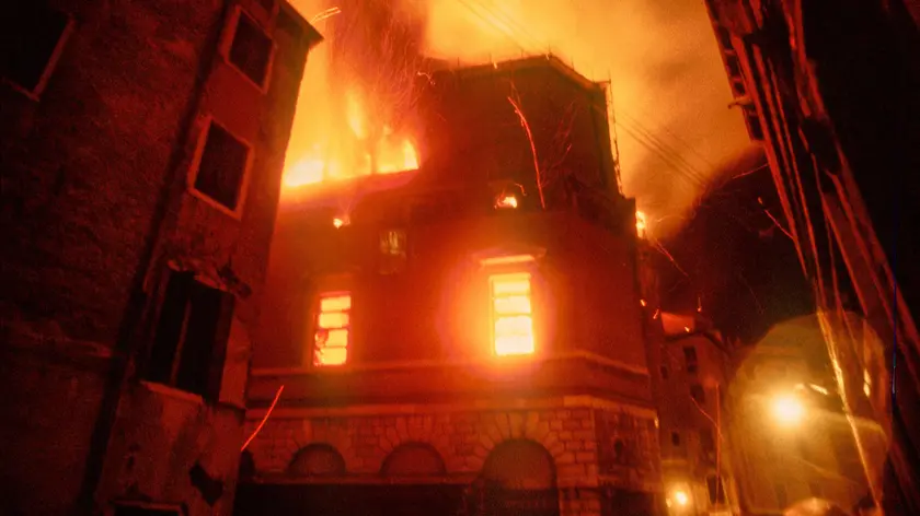 Il teatro La Fenice in fiamme, il 29 gennaio 1996