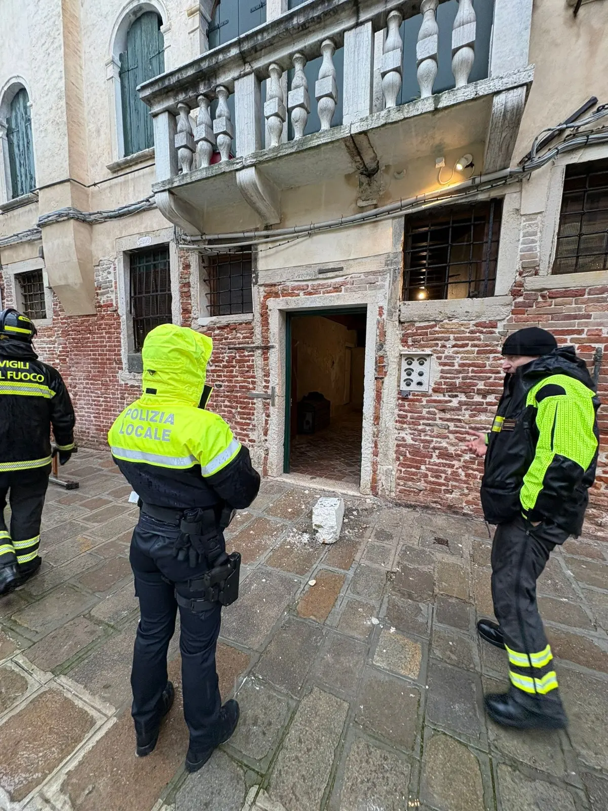 Il terrazzo da cui si è staccato il barbacane