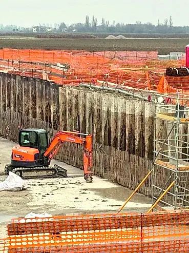 Il grande cantiere della bretella ferroviaria per l’aeroporto di Venezia, fermo da giorni