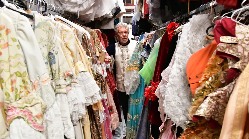 Stefano Nicolao nel suo atelier