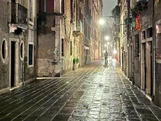 Pochissime persone in giro la sera a San Stae