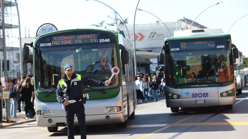L'episodio a bordo di una corriera Mom