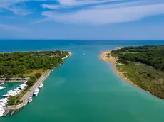 Una veduta dall’alto vista aerea del fiume Tagliamento tra Bibione e Lignano