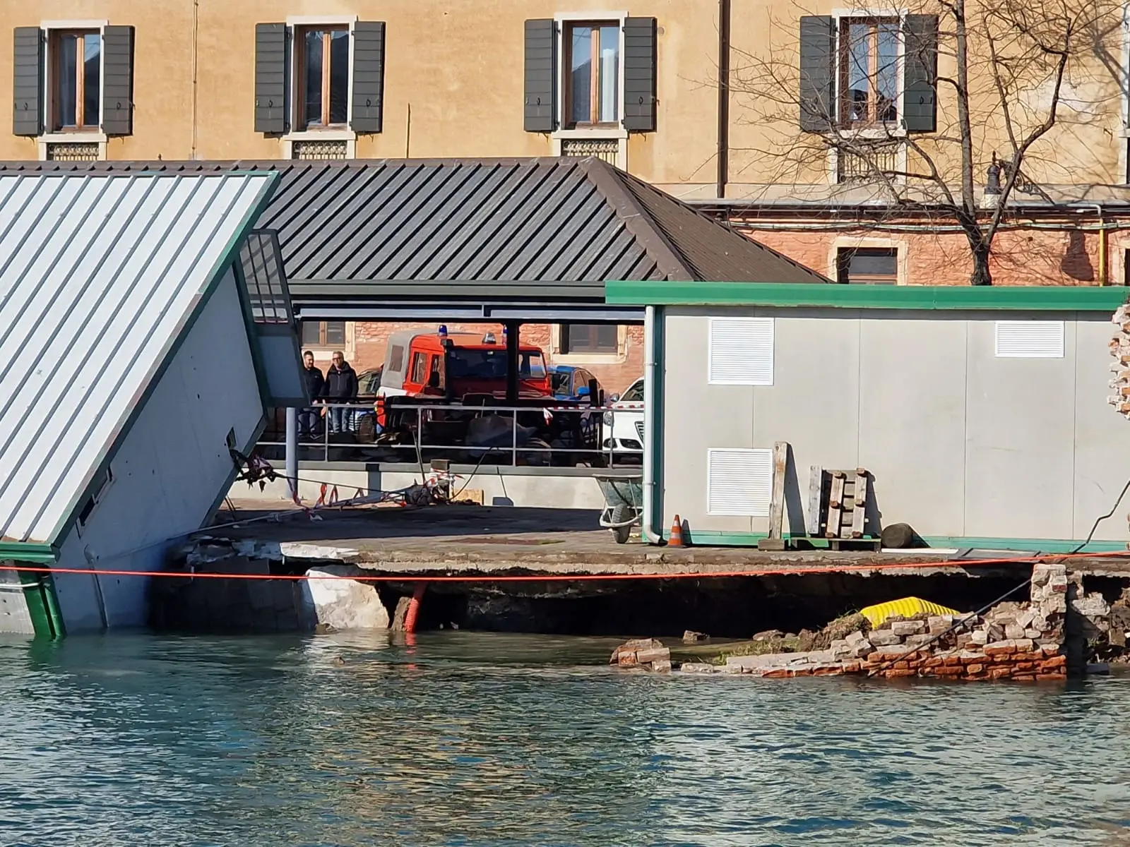 Il crollo alla Questura