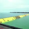 La paratoie del Mose alzate per difendere la città di Venezia dall’acqua alta