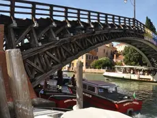 Il ponte dell'Accademia, qui i borseggiatori hanno derubato due turisti novantenni