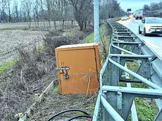 L’autovelox lungo la Postumia a Fontaniva abbattuto da Fleximan (Foto servizio Piran)