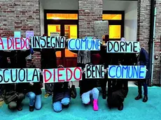 La protesta organizzata dai genitori della scuola Diedo
