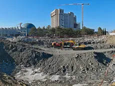 Il cantiere fermo all’ospedale Cattinara di Trieste foto Lasorte