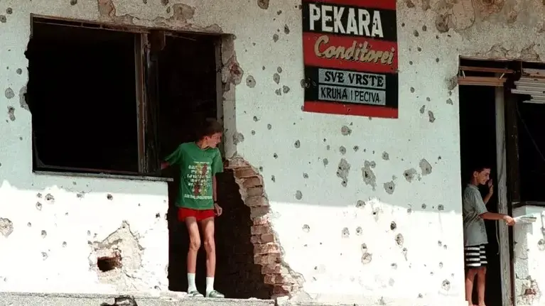 Un panificio crivellato di colpi in Bosnia