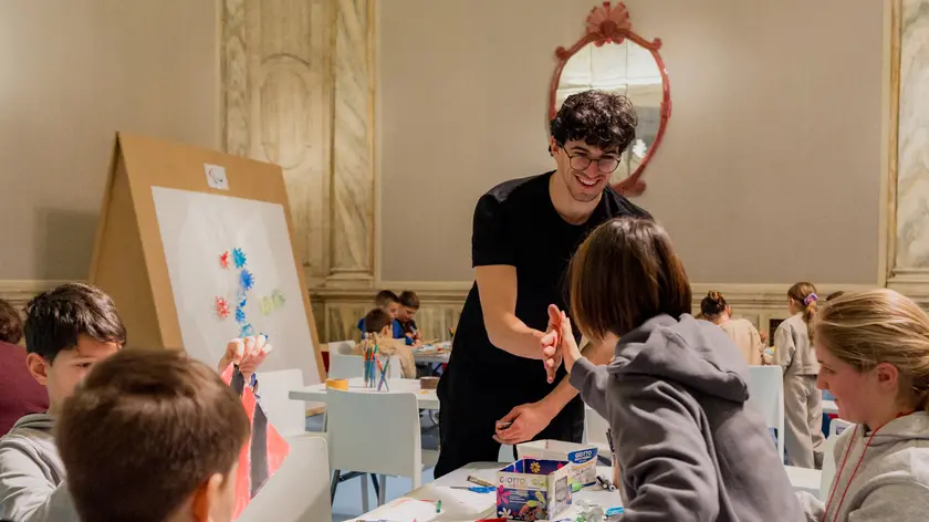 L'atleta paralimpico Simone Barlaam durante un workshop