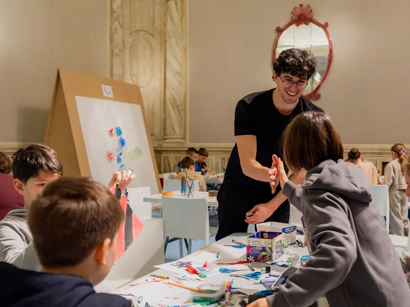 L'atleta paralimpico Simone Barlaam durante un workshop