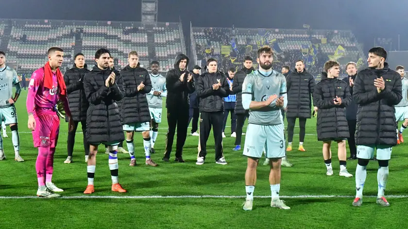La delusione del Venezia alla fine della partita contro il Modena (ph Interpress)