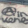 Le scritte anarchiche apparse al parco Morvillo di Mirano