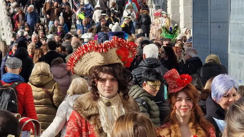Folla al Carnevale di Venezia
