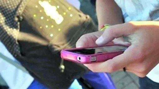 Adolescenti con lo smartphone