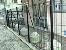 Il patronato recintato in via Monte Santo, zona Piave