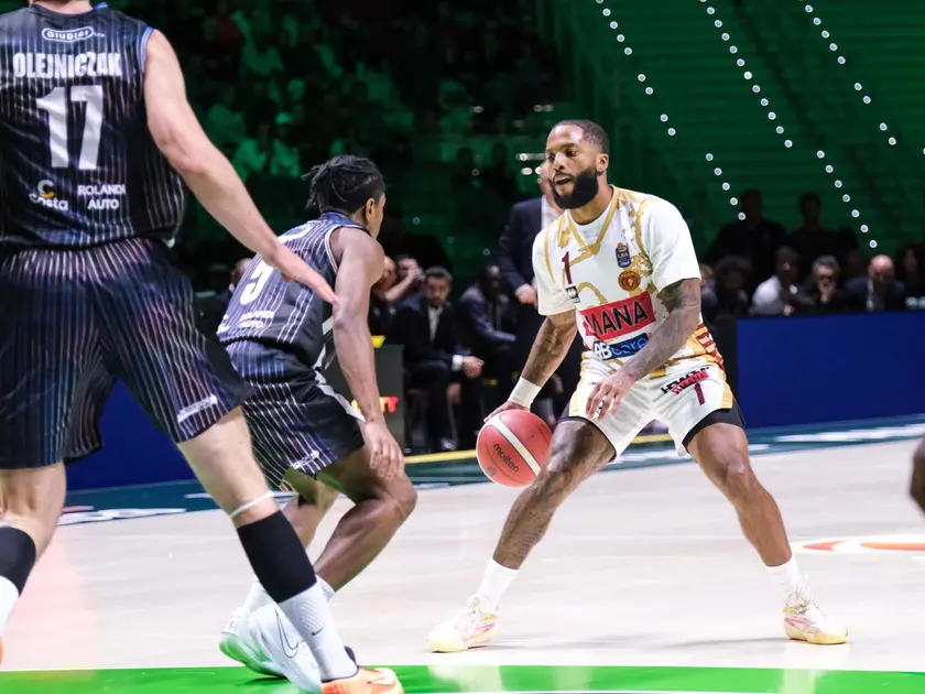 Cole in una azione contro Tortona (foto Editoriale Report)