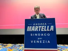 Andrea Martella nel suo intervento al Candiani (foto Pòrcile)