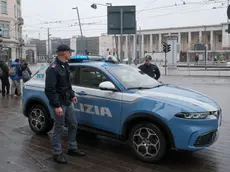 La polizia davanti alla stazione ferroviaria di Padova dove il giovane ha aggredito una troupe Mediaset