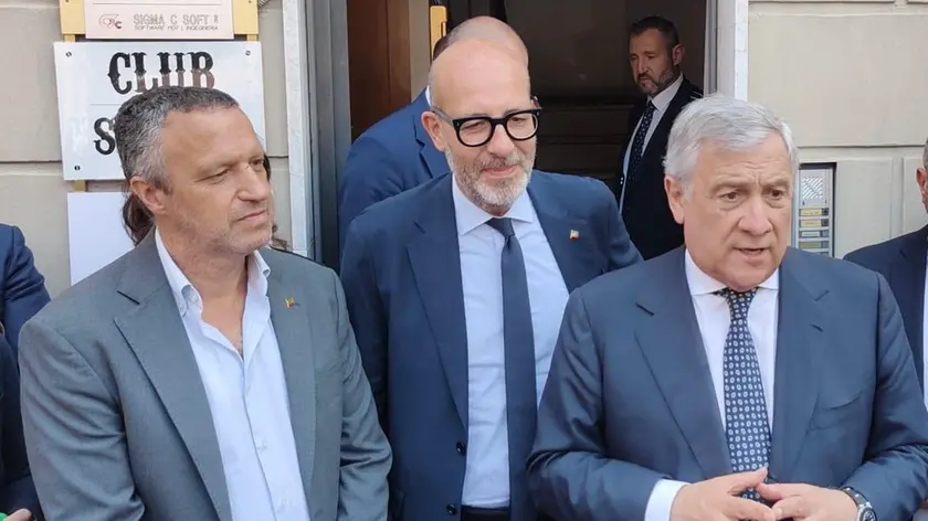 Al centro Michele Zuin tra Flavio Tosi a sinistra e Antonio Tajani a destra