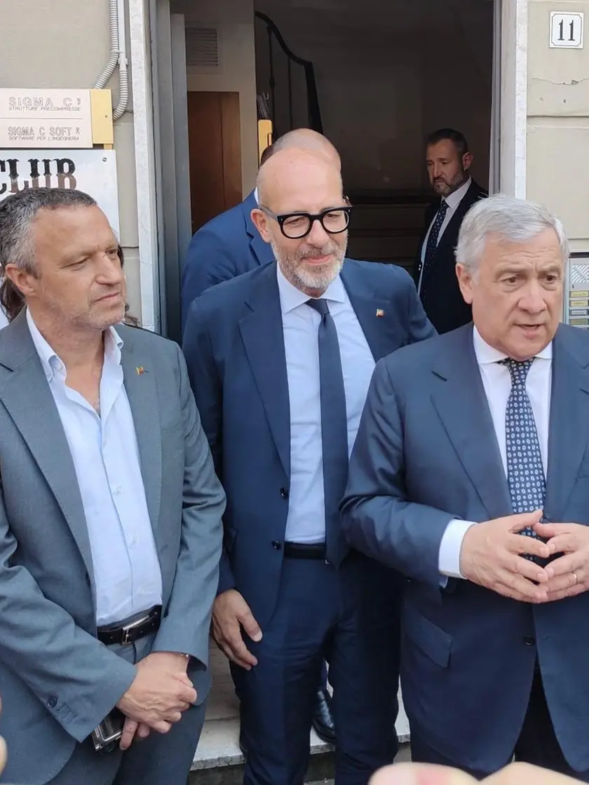 Al centro Michele Zuin tra Flavio Tosi a sinistra e Antonio Tajani a destra