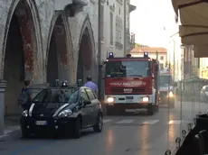 Un intervento di pompieri e ambulanza (foto d'archivio)