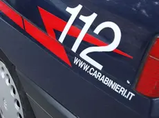 Carabinieri a caccia del giovane che ha minacciato a Dolo una donna con un coltello da cucina