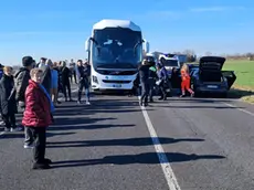 I primi soccorsi sul luogo dell'incidente, in provincia di Udine