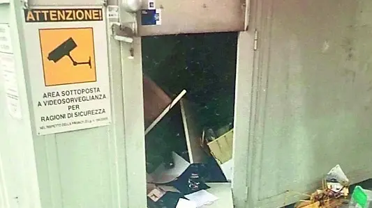 Il chiosco a soqquadro