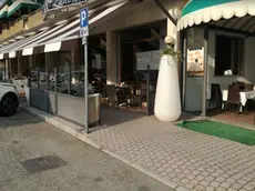 L’esterno del bar Zanon, sulla Triestina Bassa, dov’è avvenuta la lite