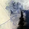 L’immagine satellitare di una colonna di fumo nero che si alzava lunedì 2 marzo dalla base di Ali Al Salem in Kuwait