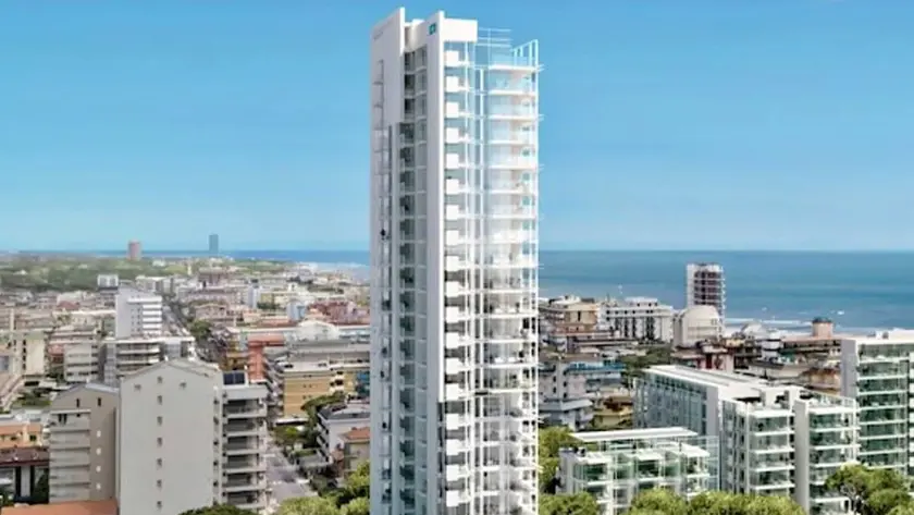 La torre in costruzione a Jesolo