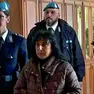 Monica Busetto accompagnata in tribunale dagli agenti penitenziari