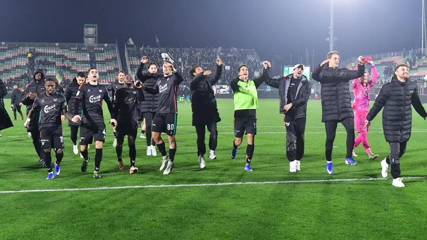 Il Venezia si gode il poker rifilato all'Avellino davanti a un Penzo stracolmo (ph Interpress)