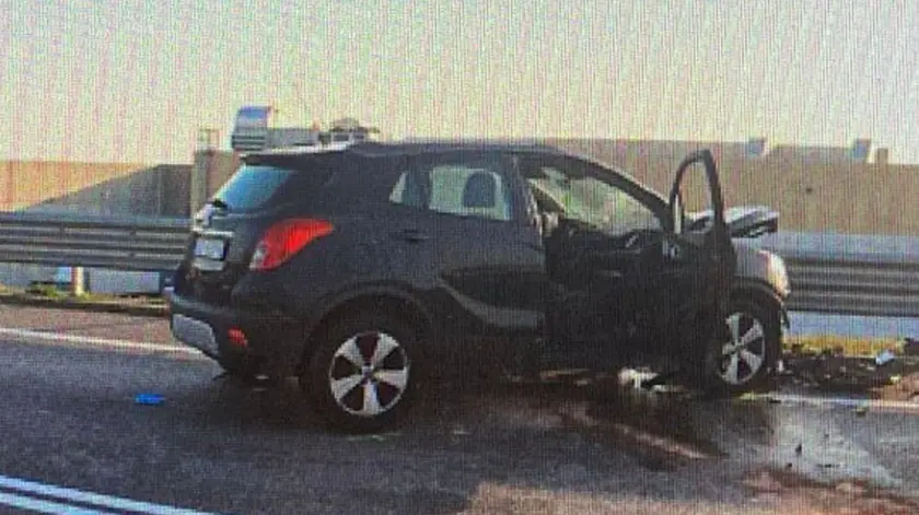 Una delle due auto coinvolte nell’incidente