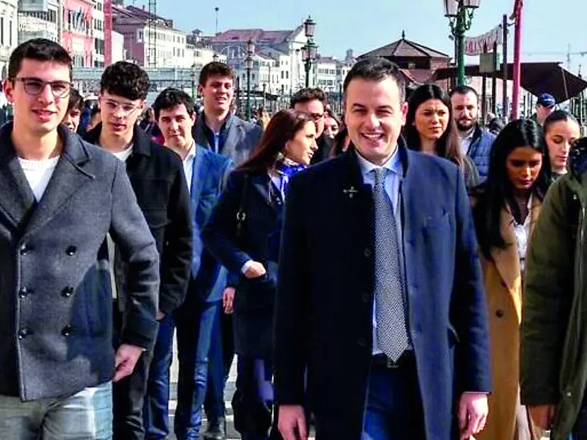 Il candidato sindaco del centrodestra, al centro, prima della presentazione di venerdì scorso