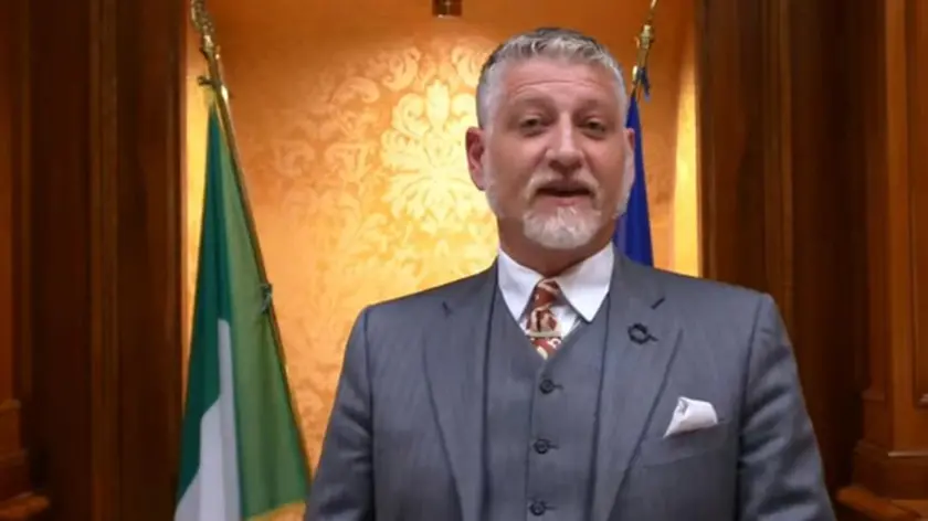 Un frame del video con il messaggio del ministro Giuli