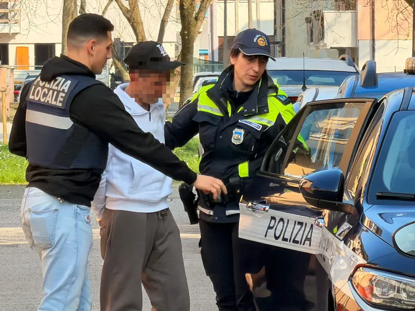 Il blitz della Polizia Locale (foto Pòrcile)