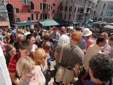 Folla a Rialto, dove mercoledì sono stati fermati due borseggiatori