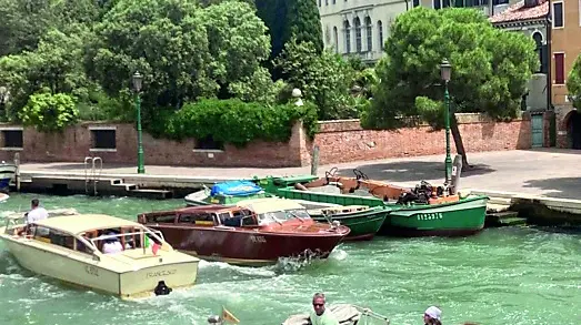 Il moto ondoso a Piazzale Roma