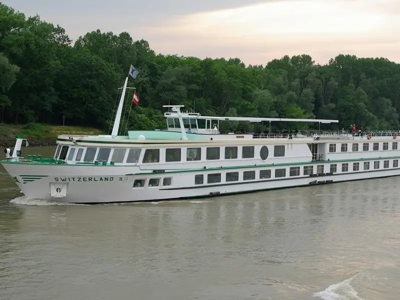 La nave solitamente utilizzata per le crociere fluviali individuata per essere riconvertita in uno studentato