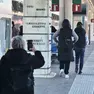 Monica Poli mentre immortala alcune borseggiatrici in stazione a Venezia
