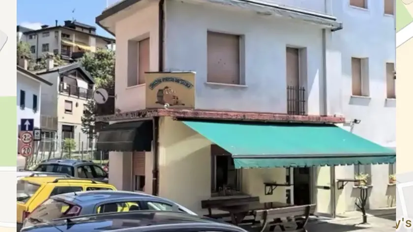 La legittima proprietaria della Trattoria Titos, che vive fuori Tarcento, è tornata in paese e ha trovato il locale senza il bancone