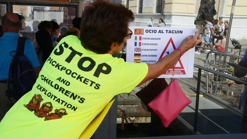 Una iniziativa dei Cittadini non distratti contro i borseggi