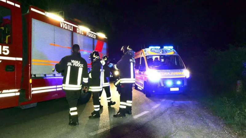 Un intervento di pompieri e Suem (foto d'archivio)