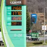 Alcuni distributori di benzina in Slovenia (foto Daniele Tibaldi)