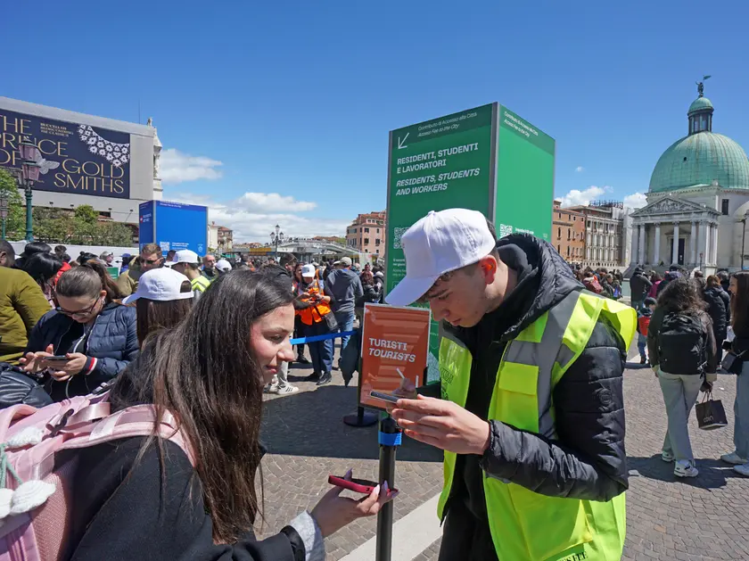 Controlli sul ticket ai turisti a Venezia