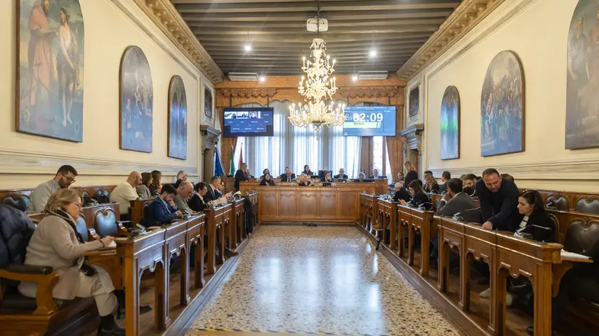 Una seduta del consiglio comunale