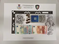 Il materiale sequestrato al giovane spacciatore a San Donà